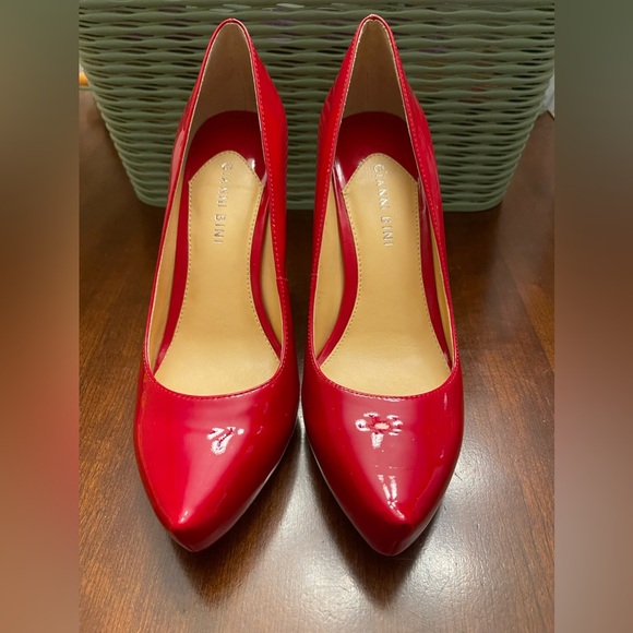 NWOT Gianni Bini Heels - Picture 2 of 10